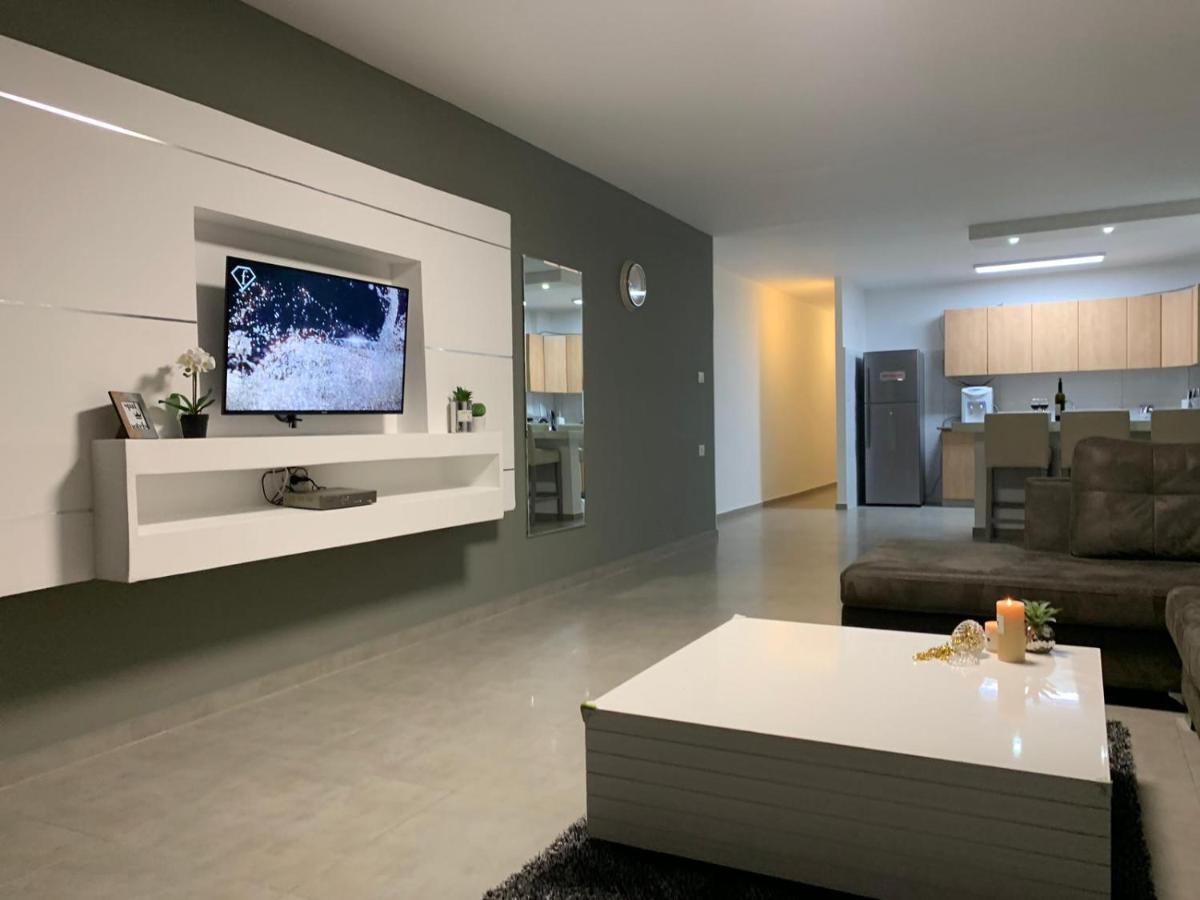 דירת 5 חדרים מול הים Apartment Bat Yam Exterior photo