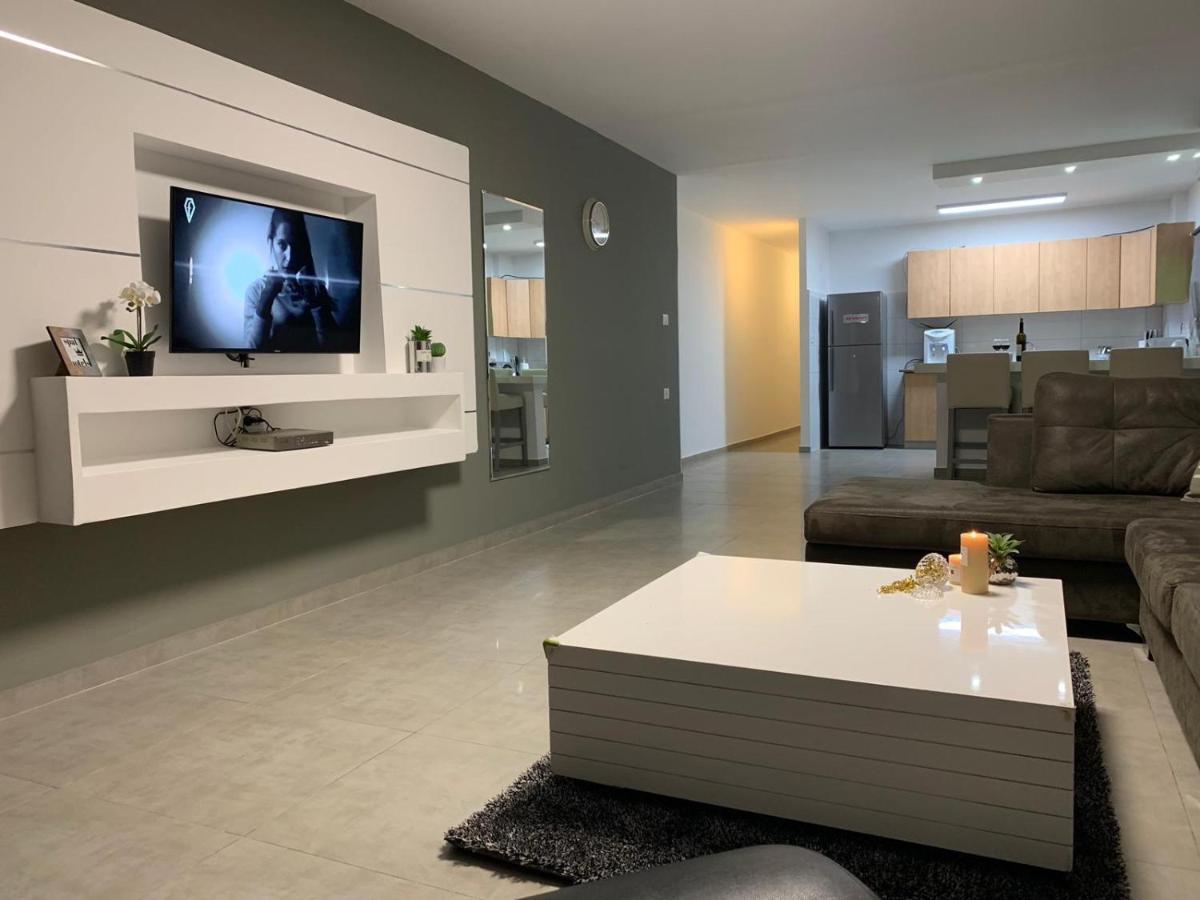 דירת 5 חדרים מול הים Apartment Bat Yam Exterior photo